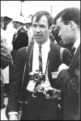 IMAGO History, U.S. Bürgerrechtsbewegung: 1954-1968 Mar 6, 1965 - Selma, Alabama, U.S. - Police and news photographers wait with marchers outside during demonstrations while Dr. Martin Luther King, Jr. holds a meeting with other leaders of the Civil Rights Movement, prior to the next day s successful march to Montgomery. The three Selma to Montgomery marches in 1965 were part of the Selma Voting Rights Movement and led to the passage that year of the Voting Rights Act, a landmark federal achievement of the 1960s American Civil Rights Movement. Sunday March 7, 1965 Alabama whites, calling themselves the Concerned White Citizens of Alabama, arrive in Selma to march in support of black rights. Klan members have followed them into town to protest their march, and the demonstration breaks up as it is clear violence is about to break out, seventeen marchers were hospitalized and leaving civil rights activists J. Lee Jackson and J. Reeb dead. - ZUMAw130