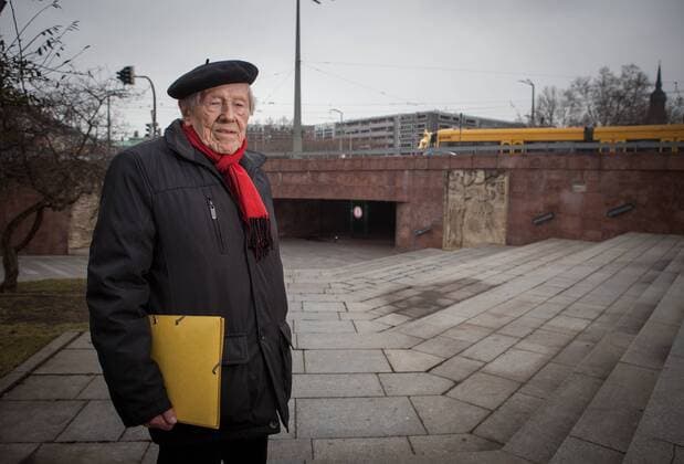 Architekt Hans Konrad hat den Neustädter Tunnel mit entworfen. Hier steht er vor dem Tunnel, der bald zugemacht werden soll.