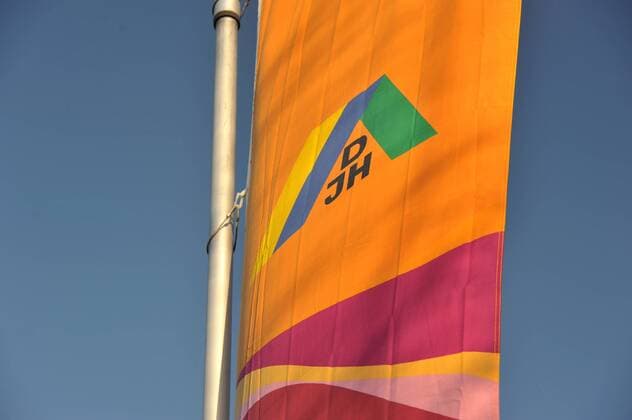 Fahne des Deutschen Jugendherbergswerkes (DJH), hier vor der Jugendherberge in Tübingen. Fahne des Deutschen Jugendherbergswerkes (DJH) Flag of the German Youth Hitel Organization (DJH)