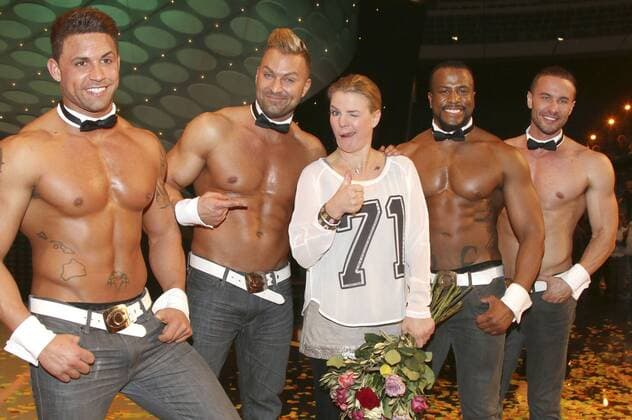 Mirja Boes und die Chippendales bei der Aufzeichnung der ZDF TV-Show Willkommen bei Carmen Nebel - Die große Ostershow in der TUI Arena. Hannover, 28.03.2015 Foto:xgbrcix xFuturexImage