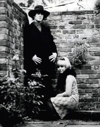 Spanish Signor and his wife are Beatle John Lennon and his wife Cynthia, disporting themselves in their beautiful secret garden. London United Kingdom - ZUMAk09_