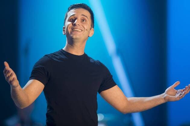 Auftritt von Comedian Özcan Cosar (34) während der Abschlußgala des Comedy-Festivals Humorzone Dresden im Alten Schlachthof Dresden. Die Show wird vom MDR Fernsehen aufgezeichnet und zeitversetzt ausgestrahlt.