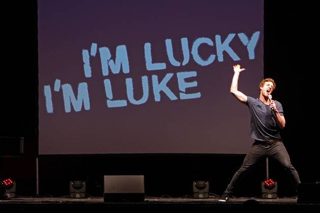Comedian Luke Mockridge. Comedian Luke Mockridge während eines Auftrittes mit seinem Programm I m lucky, I m Luke - Die Tour am 11.04.2015 im ausverkauften Haus Auensee Leipzig.