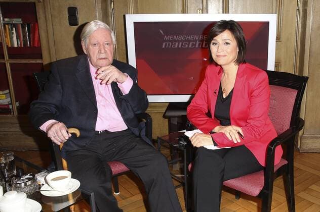 Helmut Schmidt und Sandra Maischberger bei der Aufzeichnung der ARD-Talkshow Menschen bei Maischberger im Hotel Atlantic. Hamburg, 27,04.2015 Foto:xU.xGlockmannx xFuturexImage