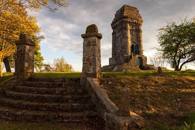Frühling am Bismarckturm auf dem Timpberg bei Klein Mutz im Landkreis Oberhavel.