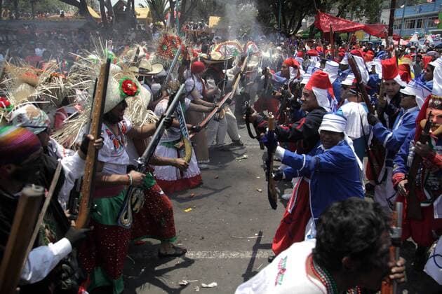 May 6, 2015 - Mexico City, Mexico - Mexico city. 06may2015. Celebrating 153 years of the battle of puebla in the neighborhood of the peon de los baos in the mexico city, where do the representation of the battle between the mexican army against the french army. Mexico City Mexico  - ZUMAn230