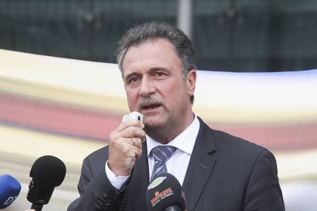 Claus Weselsky, Bundesvorsitzender der Gewerkschaft GDL, bei einer Streikkundgebung auf dem Berliner Hauptbahnhof. Weselsky bei GDL Kundgebung am Berliner Hauptbahnhof
