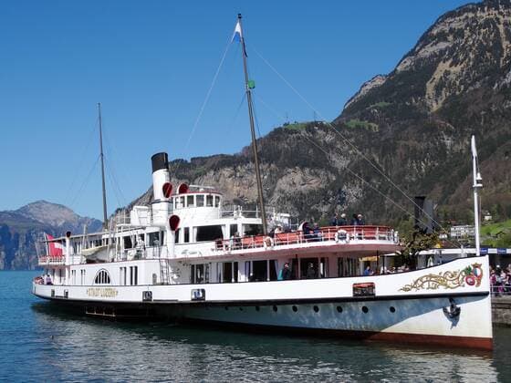 22.04.2015 Vierwaldstaettersee. Bild zeigt Raddampfer Stadt Luzern. Vierwaldstaettersee Dampfschiff Schaufeldardampfer Urlaub Ferien Foto 