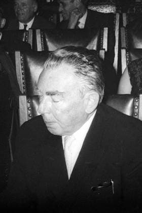 Verleihung Kultureller Ehrenpreis der Landeshauptstadt München, Deutschland an Schriftsteller Erich Kästner