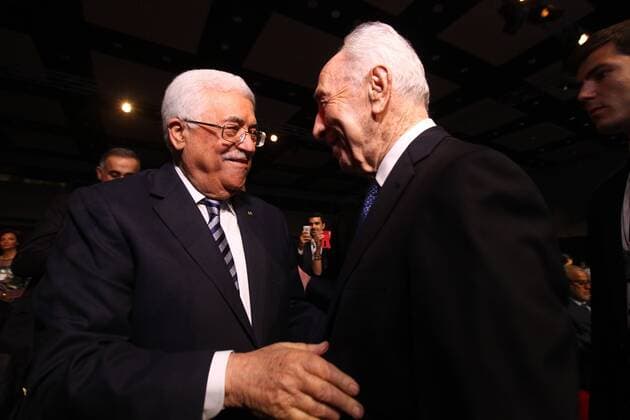 (150522) -- DEAD SEA, May 22, 2015 -- Former Israeli President Shimon Peres (R) shakes hands with Palestinian President Mahmoud Abbas at the World Economic Forum (WEF) on the Middle East and North Africa 2015 in the Dead Sea resort of Shuneh, west of Jordanian capital Amman, on May 22, 2015. ) JORDAN-DEAD SEA-WEF MohammadxAbuxGhosh 