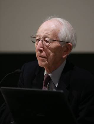 (150522) -- FRANKFURT, May 22, 2015 -- Japanese architect and Pritzker laureate Fumihiko Maki speaks in German Architecture Museum in Frankfurt, Germany, on May 22, 2015. In his lecture, Maki presented his firm s latest projects. The office portfolio includes worldwide well-respected projects like the Aga Khan Museum (Ontario, Canada) and the 4 World Trade Center (New York City, USA). ) GERMANY-FRANKFURT-ARCHITECT-FUMIHIKO MAKI LuoxHuanhuan 