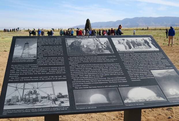 Board shows info on world s 1st A-bomb test in U.S. An information board shows how the world s first atomic bomb test was conducted in July 1945 at the Trinity Site in the U.S. state of New Mexico, in this photo taken on April 4, 2015. A monument behind the board marks the site of the bomb s explosion. 