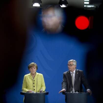 Merkel, Juncker - Meeting Greece Crisis DEU, Deutschland, Germany, Berlin, 01.06.2015 Bundeskanzlerin Angela Merkel und Jean-Claude Juncker, Praesident der EU-Kommission,(rechts), vor der Pressekonferenz zur griechischen Finanzkrise im Bundeskanzleramt in Berlin. German Chancellor Angela Merkel and Jean-Claude Juncker, European Union Commission President (right), prior to talks at the Chancellery in Berlin, German. The leaders are meeting to discuss European digital initiatives as well as the ongoing Greek financial crisis that has become more urgent as a possible bankruptcy by Greece is looming.