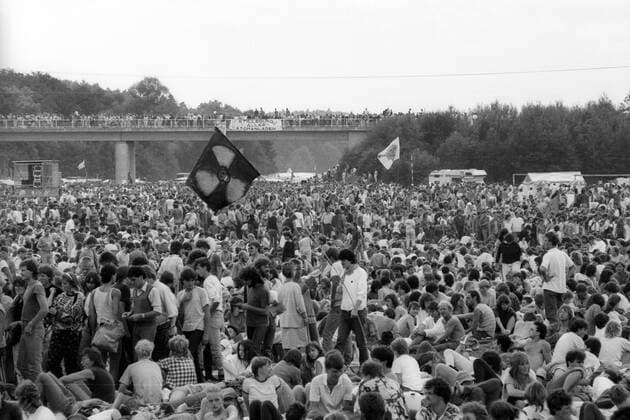 Rockkonzert Anti-WAAhnsinns-Festival in Burglengenfeld, Deutschland - Protest gegen die Wiederaufbereitungsanlage Wackersdorf (WAA): Festivalbesucher