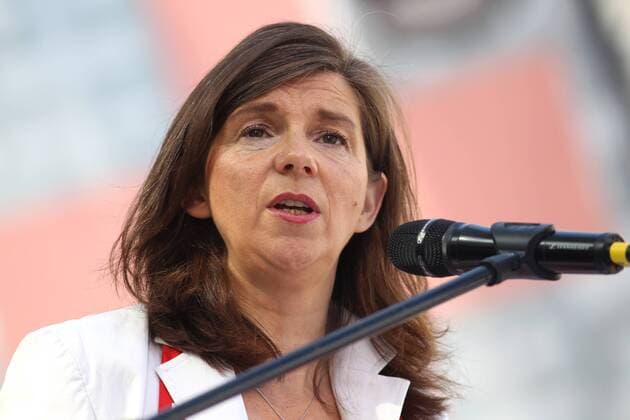 Katrin Goering-Eckardt, Fraktionsvorsitzende von Buendnis 90 Die Gruenen, MdB und Mitglied der 12. Synode der Evangelischen Kirche in Deutschland (EKD) hielt am Freitag (05.06.2015) beim 35. Deutschen Evangelischen Kirchentag in Stuttgart eine Bibelarbeit. Bis Sonntag stehen mehr als 2.500 Veranstaltungen auf dem Programm, 97.000 Dauergaeste werden erwartet. Das Motto des Kirchentags stammt aus dem biblischen Psalm 90 und lautet: damit wir klug werden . (Siehe epd-Meldung vom 05.06.2015) Bibelarbeit mit Katrin Goering-Eckardt beim Kirchentag Copyright: epd-bildx xStefanxArend EDITORIAL USE ONLY