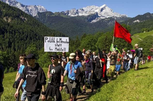 Sternmarsch von Garmisch-Partenkirchen anlässlich des 41. G7 Gipfels auf Schloss Elmau. An dem Protestzug beteiligten sich laut Polizei rund 650 Teilnehmer. Garmisch-Partenkirchen, 07.06.2015 Foto:xM.xGolejewskix xFuturexImage