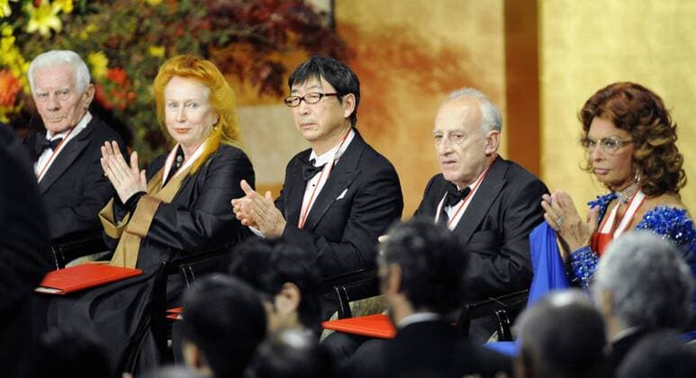 TOKYO, Japan - The 2010 laureates of the Praemium Imperiale arts prize, (from L) Italian artist Enrico Castellani, German artist Rebecca Horn, Japanese architect Toyo Ito, Italian pianist Maurizio Pollini and Italian actress Sophia Loren, attend the award ceremony at Meiji Kinenkan hall in Tokyo on Oct. 13, 2010. The annual award by the Japan Art Association was inaugurated in 1989 in honor of late Prince Takamatsu, uncle of Emperor Akihito.  1013042