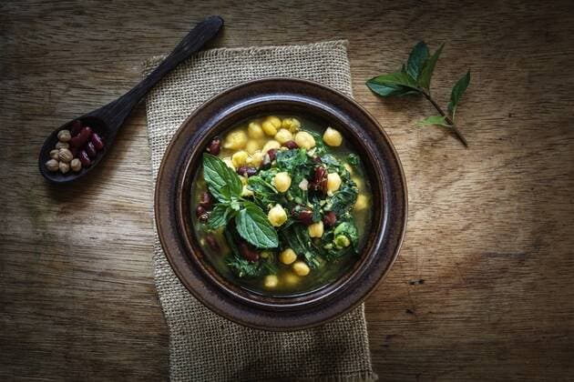 Arabic spinach soup with chick peas, kidney beans and red lentils  EVGF001848