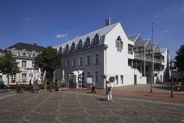 Architektur von Gottfried Böhm Grosser Markt, Stadthaus mit Rathaus, Standesamt und Stadthalle in Rheinberg, Niederrhein, Ruhrgebiet, Nordrhein-Westfalen D-Rheinberg, Rhein, Niederrhein, Ruhrgebiet, Rheinland, Nordrhein-Westfalen, NRW, Marktplatz, Grosser Markt, Stadthaus, Rathaus, Stadtverwaltung, Standesamt, Stadthalle, D-Rheinberg, Rhine, Lower Rhine, Ruhr area, Rhineland, North Rhine-Westphalia, NRW, market place, Grosser Markt, Stadthaus, city hall, municipality, registry office, town hall