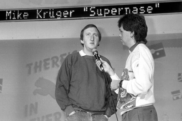 Komiker Mike Krüger (li.) auf der Internationalen Fachmesse für Sportartikel und Sportmode ISPO 1988 in München, Deutschland !AUFNAHMEDATUM GESCHÄTZT!