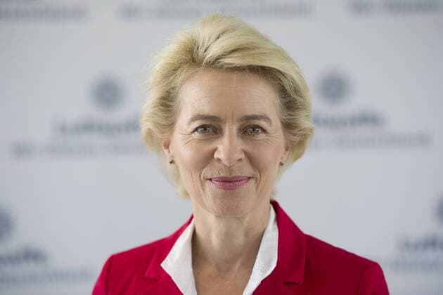 Ursula von der LEYEN, Deutschland, Bundesverteidigungsministerin, Politikerin, CDU, Portraet, Porträt, Portrait, angeschnittenes Einzelbild, Einzelmotiv, Bundesverteidigungsministerin Ursula von der Leyen besucht im Rahmen ihrer Sommerreise das neu gegruendete Luftwaffentruppenkommando in Koeln, 23.07.2015, Ã‚