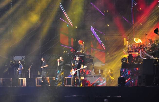 U.S. rock band Linkin Park performs during its Hunting Party tour concert at the Worker s Stadium in Beijing, capital of China, July 26, 2015. ) (mcg) CHINA-BEIJING-LINKIN PARK-CONCERT (CN) XiaoxXiao 