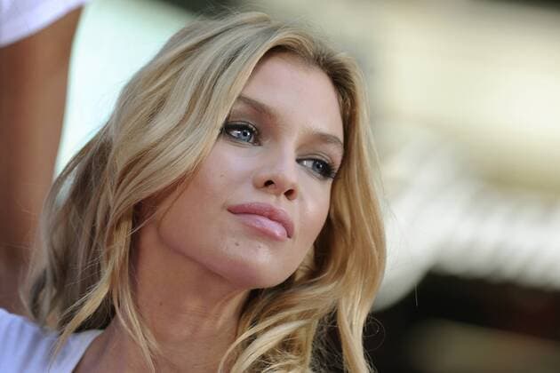 Stella Maxwell beim Photocall zur Body by Victoria Kampagne mit den neuen Victoria s Secret Angels am Times Square. New York, 28.07.2015 Foto:xD.xVanxTinex xFuturexImage