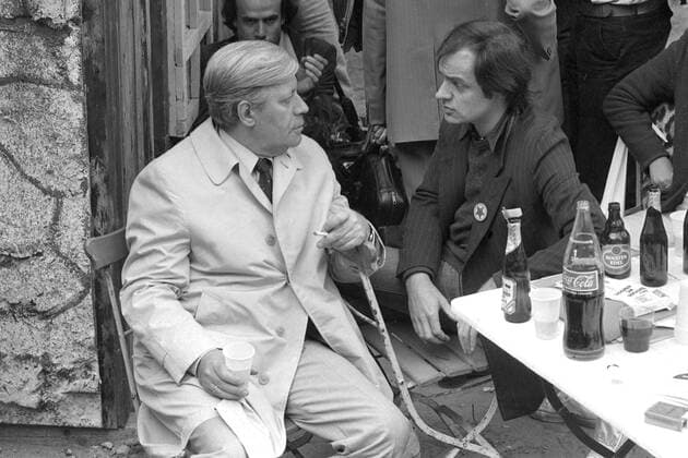 Udo LINDENBERG, rechts, Deutschland, Musiker, Rockmusiker, im Gespraech mit Helmut SCHMIDT, SPD-Politiker, Bundeskanzler, rauchend, Rauchen, Raucher, hier beim SPD Familientreffen in Bad Segeberg, 31.05.1980,