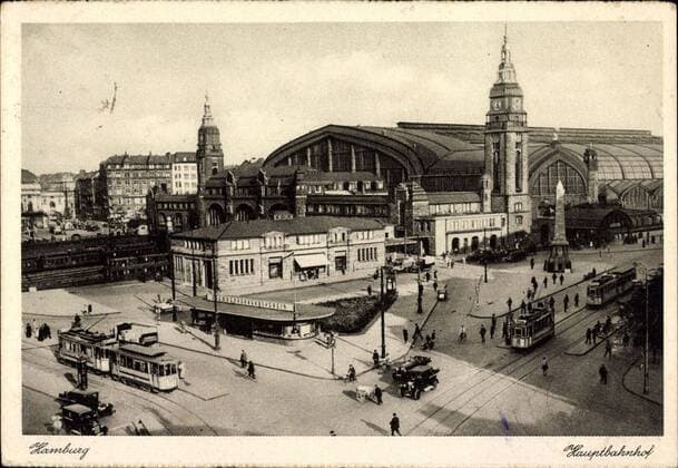 Hamburg, Blick auf den Hauptbahnhof, Straßenbahnen