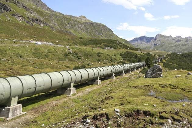IMAGO Nature: Unsere Erde, Energiequellen, Wasserkraft Druckrohrleitung der Illwerke auf der Silvretta Hochalpenstraße in Vorarlberg  1065503082