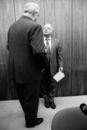 Bundeskanzler Helmut KOHL und Arbeitsminister Norbert BLUEM , beide CDU , bei einer Fraktionssitzung im Januar 1995 Chancellor Helmut KOHL and Norbert BLUEM , Minister for Labour , both CDU , during a meeting of CDU CSU fraction in January 1995