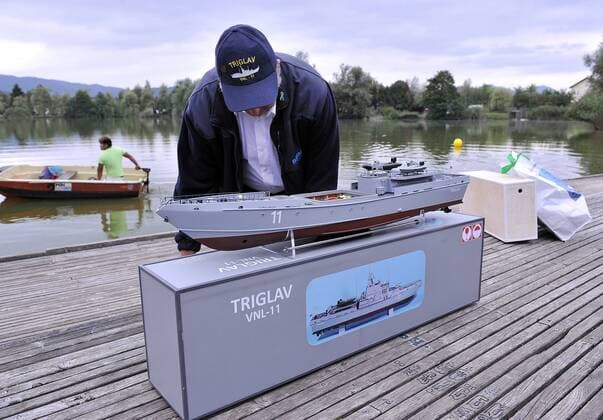 Modeling competition - Ljubljana, Slovenia 24.08.2015., Ljubljana, Slovenia - Modeling fans gathered at Kosesko lake for sailing competition.  BorutxZivulovic FAxBobo PIXSELL