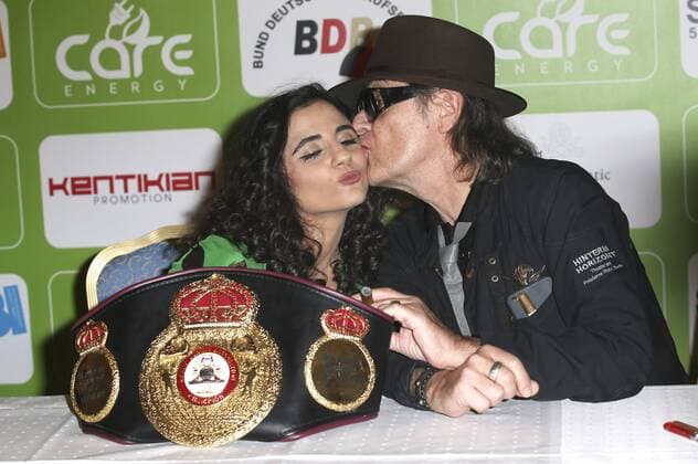 Susi Killer-Queen Kentikian mit Udo Lindenberg bei der Präsentation ihrer ersten Boxveranstaltung gefördert von Care-Energy im Hotel Atlantic Kempinski. Hamburg, 26.08.2015 Foto:xU.xGlockmannx xFuturexImage