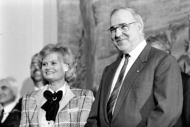 ca. 1989, DEU, Deutschland, Bonn, Dr. Helmut Kohl, Bundeskanzler der Bundesrepublik Deutschland und seine Frau Hannelore in Bonn !AUFNAHMEDATUM GESCHÄTZT!
