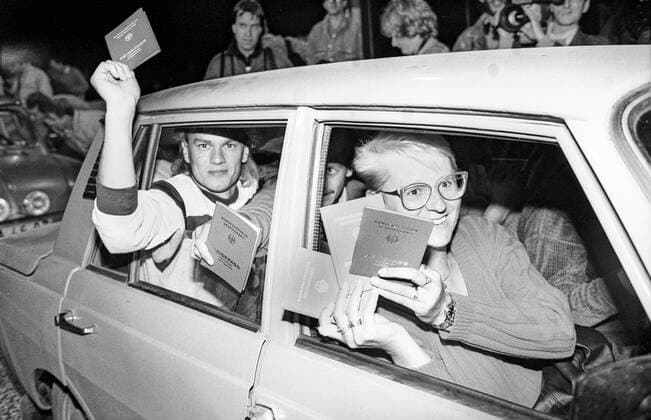Grenzübergang Suben, zwischen Deutschland und Österreich, die ersten DDR Flüchtlinge treffen in West-Deutschland ein, nach der Ausreise, Flucht, über Ungarn,