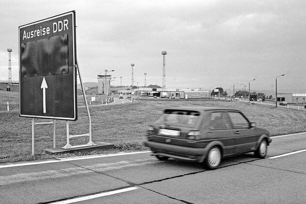 Letze Schicht der DDR Grenztruppen an der Deutsch-Deutschen Grenze, hier die Grenzübergangsstelle Wartha-Herleshausen, Autobahn A4,