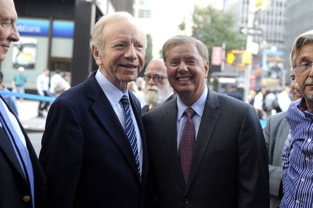 Der republikanische Präsidentschaftkandidat Lindsey Graham (mit Joe Lieberman) spricht auf einer Stop Iran -Kundgebung gegen den Iran Nuclear Deal, über den am 16.09. im US-Kongress abgestimmt wird. New York, 01.09.2015 Foto:xD.xVanxTinex xFuturexImage