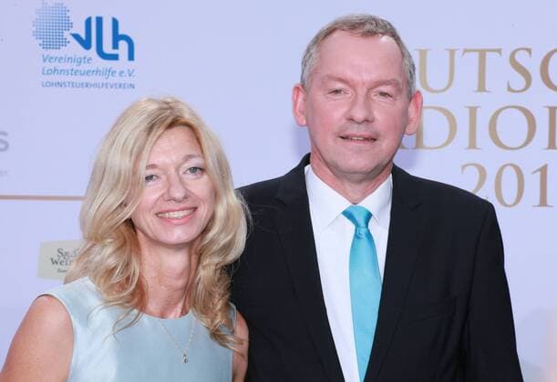 Christina-Maria Purkert und Lutz Marmor, Deutscher Radiopreis Zum sechsten Mal wurde heute der Deutsche Radiopreis verliehen. In der Show am Abend im Hamburger Hafen Schuppen 52, Australiastraße 52 B, traten Stars wie die Band a-ha sowie die Sänger Olly Murs, George Ezra, Kwabs, Rea Garvey und Sarah Connor auf. In elf Kategorien gingen insgesamt 33 Nominierte ins Rennen. Hamburg 03 0 2015