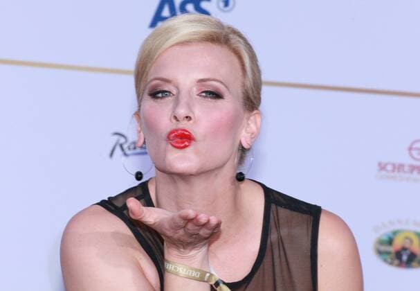 Eva Habermann, Deutscher Radiopreis Zum sechsten Mal wurde heute der Deutsche Radiopreis verliehen. In der Show am Abend im Hamburger Hafen Schuppen 52, Australiastraße 52 B, traten Stars wie die Band a-ha sowie die Sänger Olly Murs, George Ezra, Kwabs, Rea Garvey und Sarah Connor auf. In elf Kategorien gingen insgesamt 33 Nominierte ins Rennen. Hamburg 03 0 2015