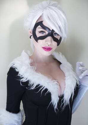 (150905) -- TORONTO, - A cosplayer poses during the 2015 Fan Expo Canada event at the Metro Toronto Convention Center in Toronto Sept. 4, 2015. The four-day 2015 Fan Expo Canada event, opened on Sept. 3, is one of the largest events of its kind in North America. ) CANADA-TORONTO-FAN EXPO CANADA ZouxZheng 