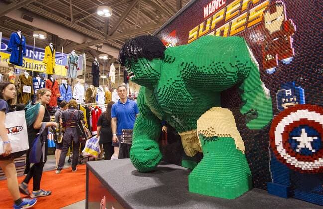 (150905) -- TORONTO, - People visit the 2015 Fan Expo Canada event at the Metro Toronto Convention Center in Toronto Sept. 4, 2015. The four-day 2015 Fan Expo Canada event, opened on Sept. 3, is one of the largest events of its kind in North America. ) CANADA-TORONTO-FAN EXPO CANADA ZouxZheng 