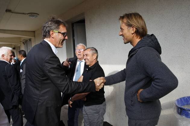 Laurent Blanc ( Entraineur coach PSG ) et Herve Renard ( Entraineur Losc ) - Prominentenfussball mit Spielern aus Entertainment und Politik - Club Varietes vs Parlementaire - 08 09 2015 GwendolineLeGoff Panoramic 