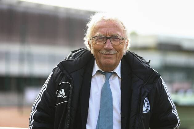 Jacques Vendroux - Prominentenfussball mit Spielern aus Entertainment und Politik - Club Varietes vs Parlementaire - 08 09 2015 GwendolineLeGoff Panoramic 
