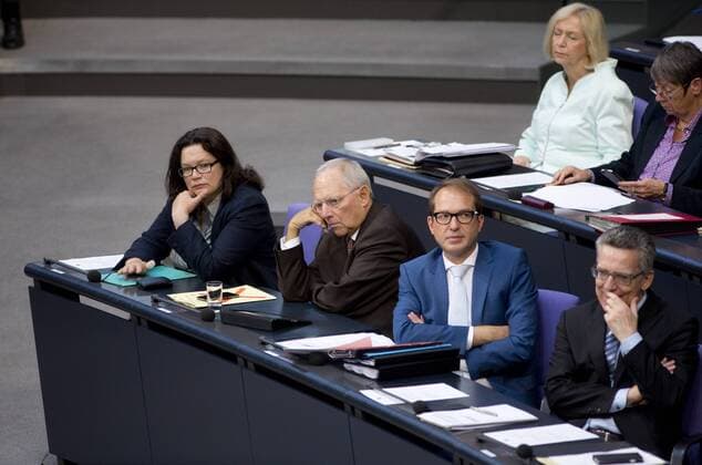Deutschland, Berlin, Bundestag, 120. Sitzung des Deutschen Bundestages, v.l.n.r. Arbeitsministerin Andrea Nahles SPD, Finanzminister Wolfgang Schäuble CDU, Verkehrsminister Alexander Dobrindt CSU, Forschungsministerin Johanna Wanka CDU, Innenminister Thomas de Maiziere CDU, Umweltministerin Barbara Hendricks SPD, 09.09.2015
