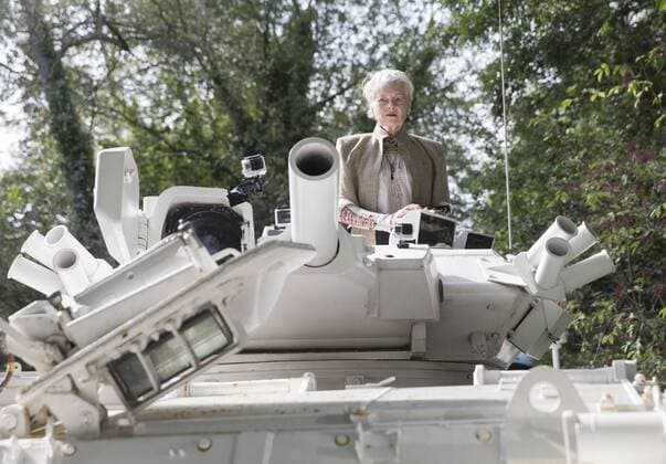 Vivienne Westwood rode a tank to David Cameron s house in Chaddlington, Oxfordshire to protest against fracking. . 11 09 2015. , Select... Vivienne Westwood rides tank to David Cameron s house. Chaddlington.  xi-Imagesx IIM-10994-0008