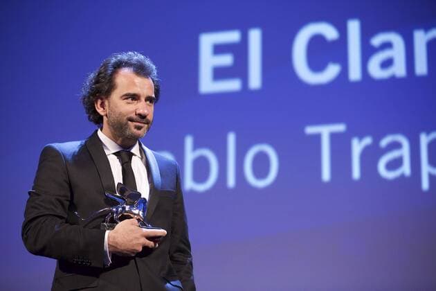 (150912) -- VENICE, Sept. 12, 2015 -- Argentinian director Pablo Trapero poses with the Silver Lion award for Best Director for his movie El Clan , during the award ceremony at the 72nd Venice Film Festival, at the Lido of Venice, Italy, Sept. 12, 2015. ) ITALY-VENICE-FILM-FESTIVAL-72ND-AWARD-SILVER LION JinxYu 