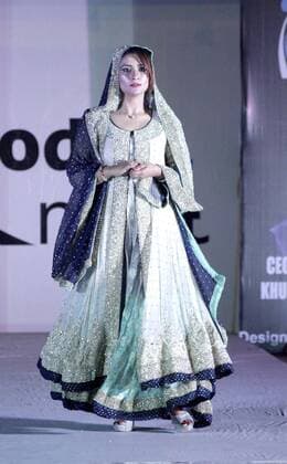 ISLAMABAD, Sept. 14, 2015 -- A model presents a creation by designer Ali Mughal during a fashion show in Islamabad, capital of Pakistan, Sept. 14, 2015. ) (azp) PAKISTAN-ISLAMABAD-FASHION SHOW SaadiaxSeher 