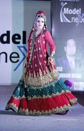 ISLAMABAD, Sept. 14, 2015 -- A model presents a creation by designer Ali Mughal during a fashion show in Islamabad, capital of Pakistan, Sept. 14, 2015. ) (azp) PAKISTAN-ISLAMABAD-FASHION SHOW SaadiaxSeher 