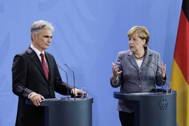 15.09.2015, Berlin, Deutschland - Pressekonferenz nach dem Gespräch der Bundeskanzlerin mit dem österreichischen Bundeskanzler Werner Faymann im Bundeskanzleramt zum weiteren Vorgehen beider Länder in der Flüchtlingskrise. Foto: Bundeskanzlerin Angela Merkel, CDU und Werner Faymann, Bundeskanzler von Österreich.