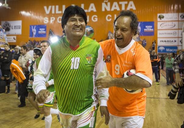 (150918) -- BERNAL, Sept. 17, 2015 -- Bolivian President Evo Morales (L) and Buenos Aires Province Governor and presidential candidate for the Victory Front Daniel Scioli react during a soccer match at Villa la Nata in Benavides City, Argentina, Sept. 17, 2015. Evo Morales was in Argentina to support Daniel Scioli s campaign. Martin Zabala) (azp) ARGENTINA-BENAVIDEZ-BOLIVIA PRESIDENT e MARTINxZABALA 